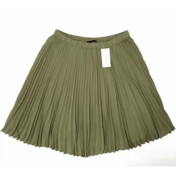 Banana Republic Dresses & Skirts - Banana Republic Skirt size 2